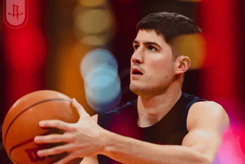 中超直播-火箭111-106马刺3喜1忧！谢泼德+卡佩拉完美搭配，史密斯盘活进攻